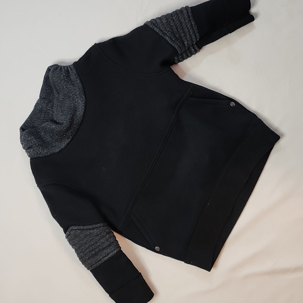 GENUINE KIDS BY OSHKOSH SWEATER SIZE 18MO